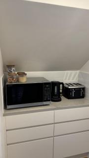 City Fringe Home, Walk to Adelaide Oval & CBD, Sleeps 6, Large Balcony - 1