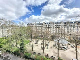 Dreamy floor View of Square Trousseau - 7