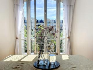 Dreamy floor View of Square Trousseau - 6