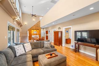 Spacious Family Retreat-Hot tub & Game Room - 1