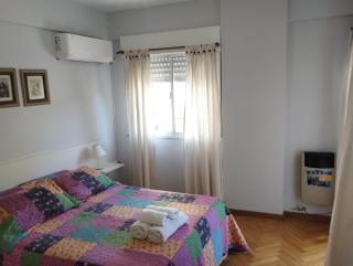 Departamento de dos ambientes con amplio balcón, muy luminoso - 1