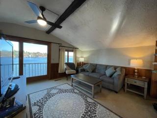 House with waterfront view - 5