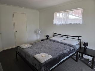 Newly Renovated & peaceful surrounds - 8