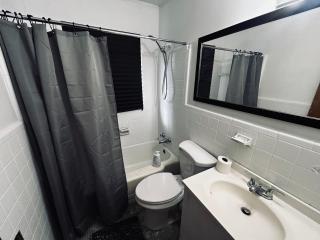 Midtown Manor 10 mins to Downtown Airport - 6
