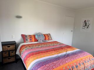 Relaxing rooms with peaceful hill views, close to ferry - 2