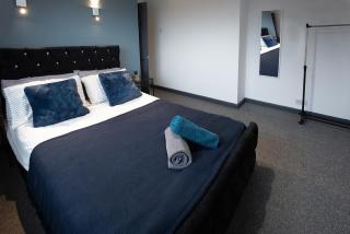 Stylish 3 bedroom Wigan House sleeps 7 - 3