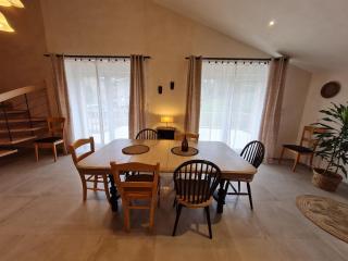 Gîte Rénové avec Terrasse et Parking en Campagne - FR-1-584-397 - 1