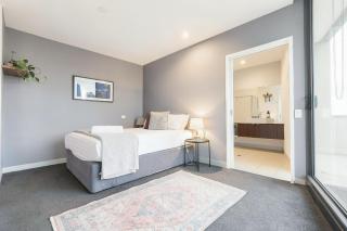 Flinders Street Penthouse With Panoramic Views - 7
