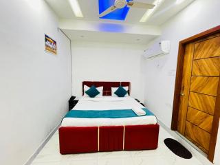 Hotel Blue Inn Near Sector 34 Metro Station - Noida - 9