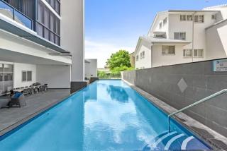 Vibrant 2BD Escape - Exhilarating Location! - 6