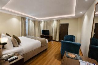 Kasauli View Resort # Parking # lift # Garden # Restaurant # Open Terrace # On Road Location - 0