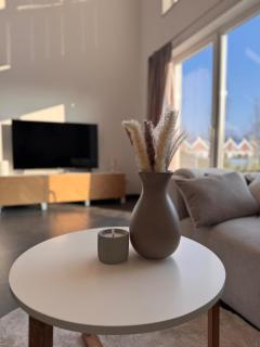 Villa Waterkant am See mit Sauna, Kamin & Garten - 1