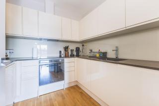 Modern 1BDR Near Heathrow with Parking Amenities - 9