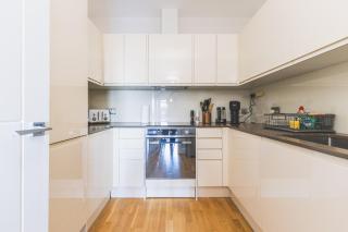 Modern 1BDR Near Heathrow with Parking Amenities - 2