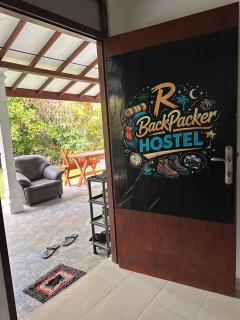 R BackPacker Hostel - 3