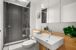 Stylish 2BR CBD - Balcony, Pool & Gym - 1