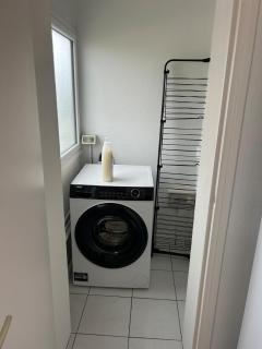 Lisa and Karim's apartment - 4