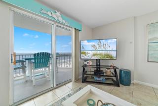 Four Winds 804 - Beachfront Corner unit-Amazing View-Sleeps 8-steps to the beach - 3