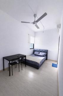 Elegant minimalist living room - 0