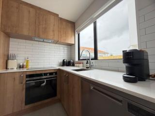 Luxury 3-Bed 3-Bath Home Near CBD and Garage - 5