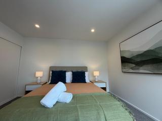 Luxury 3-Bed 3-Bath Home Near CBD and Garage - 4