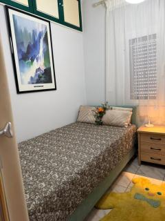 Fully Equipped 2 Bedroom Apartment - Balcony & Fast WiFi - 6