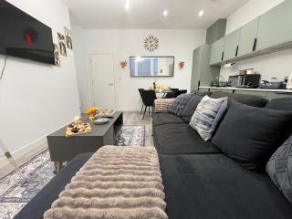 Newly Built Stylish & Central 2-Bedroom 2-Bathroom Apartment - Cardiff City Centre - 5