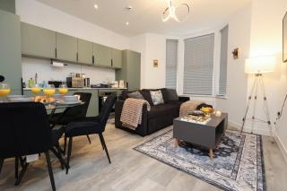 Newly Built Stylish & Central 2-Bedroom 2-Bathroom Apartment - Cardiff City Centre - 3