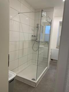 6-Personen Apartment mit großem Parkplatz, Küche & WLAN ideal für Monteure und Familien - 6