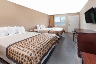 Deluxe Inn Denton - 2