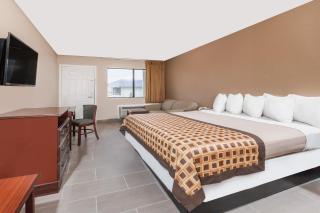 Deluxe Inn Denton - 5