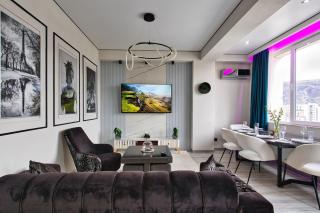 City Skyline & Mtn Views - Isani - 0