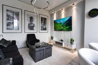 City Skyline & Mtn Views - Isani - 1