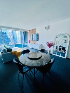 2 BR Apartment in CBD 1 Min to Southern Cross Station Sky Bus Marvel stadium - 0