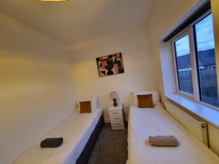 Comfortable 2-Bedroom Barwell Home A with Free Parking - 1