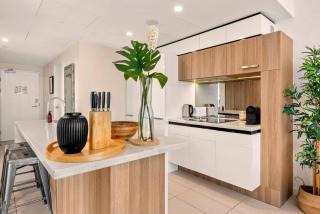Alex Perry | 2BR Escape + Pool, Gym & Free Parking - 8