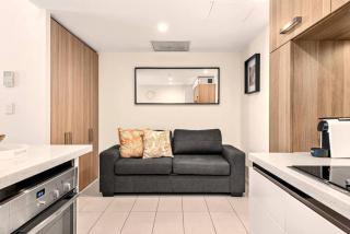 James St Modern 1BR Apartment Pool Parking - 3