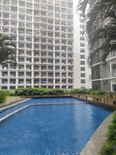 Affordable Condo Staycation Near Airport - 8