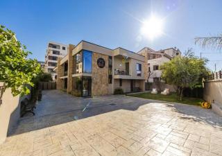 Zoe's Villa by SelectStay - Durrës - 9