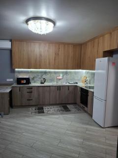 Простора сімейна оселя поруч з РАТУШЕЮ & бічна з Площею РИНОК кухня-студія та спальня - 6