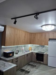 Простора сімейна оселя поруч з РАТУШЕЮ & бічна з Площею РИНОК кухня-студія та спальня - 4