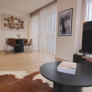 Deluxe 2BR apt Excellent location cityviews pool - 9