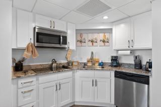 King Suite City and Water Views - 2