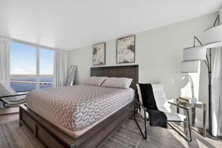 King Suite City and Water Views - 5
