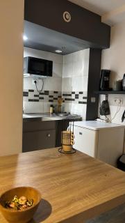 Charmant studio au bord du lac d’Elancourt village - 1