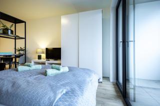 Bright & Spacious Apartment - Garage & Balcony - 1