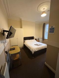 Runcorn Jubilee Guest House - 4