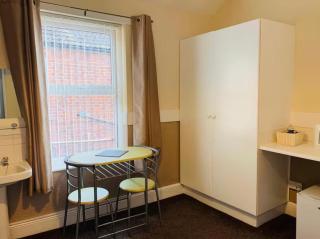 Runcorn Jubilee Guest House - 3