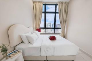 Twin Tower Residence - Ivory & Pop 2BR - Walk to CIQ - 8