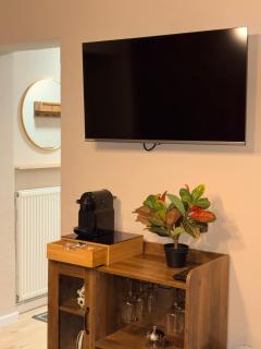 Deluxe Suites near Messe Berlin 8 Guests 2 Bathroom - 1